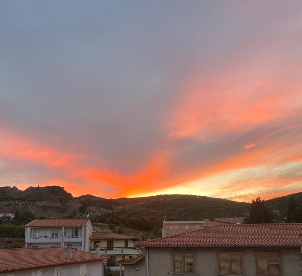 Pozzo Sella Aparthouse - Tramonto Sulla Miniera Iglesias Eksteriør billede